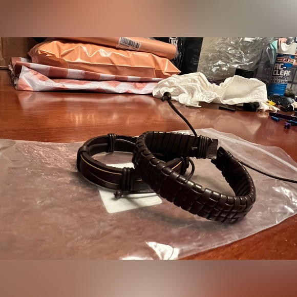 Unisex leather bracelets - Picture 1 of 3
